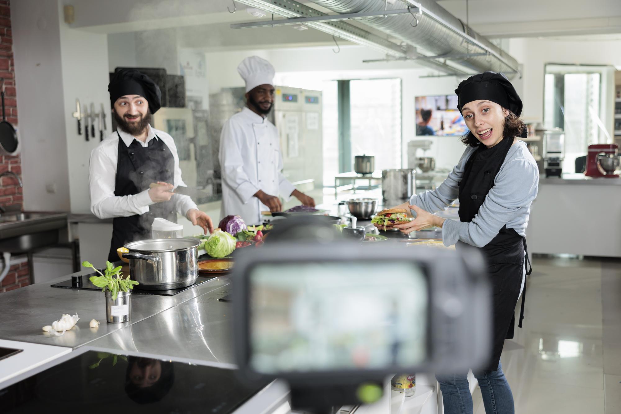 Studio cucina didattico con attrezzatura professionale